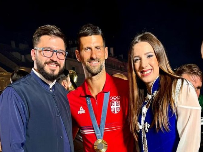 Ivan i Danica Crnogorčević sa Novakom Đokovićem
