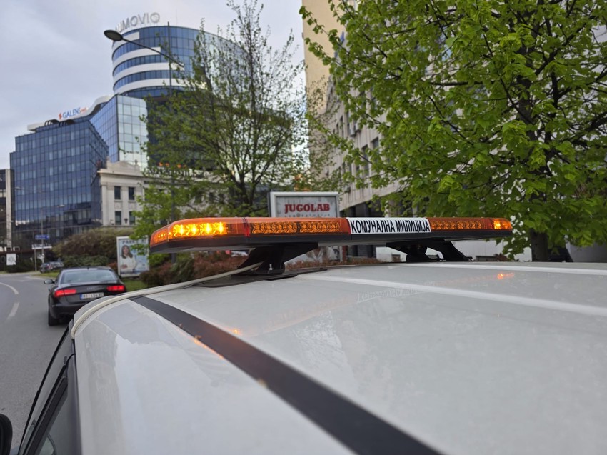 Komunalna policija/Nov Sad - kontrola objekta Nork nakon pada dela skele