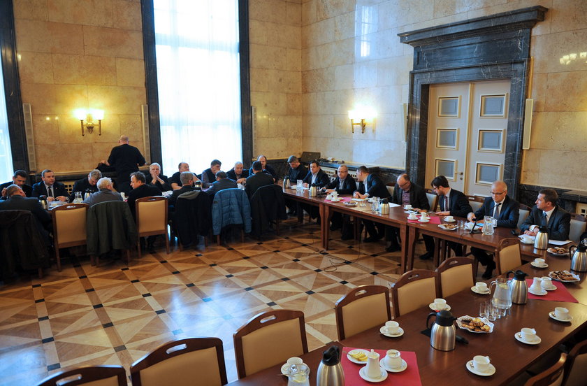 Katowice. Spotkanie związkowców z delegacją rządową w sprawie kopaln