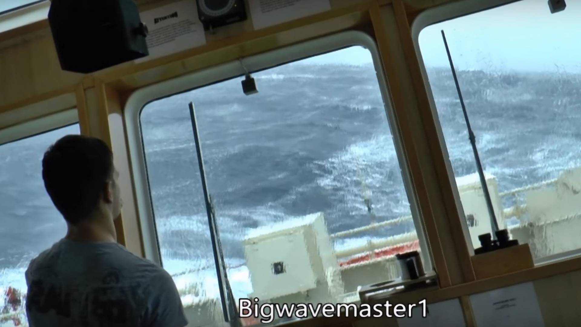 Jak wygląda sztorm z perspektywy kapitana statku? Od samego patrzenia wariuje błędnik [WIDEO]