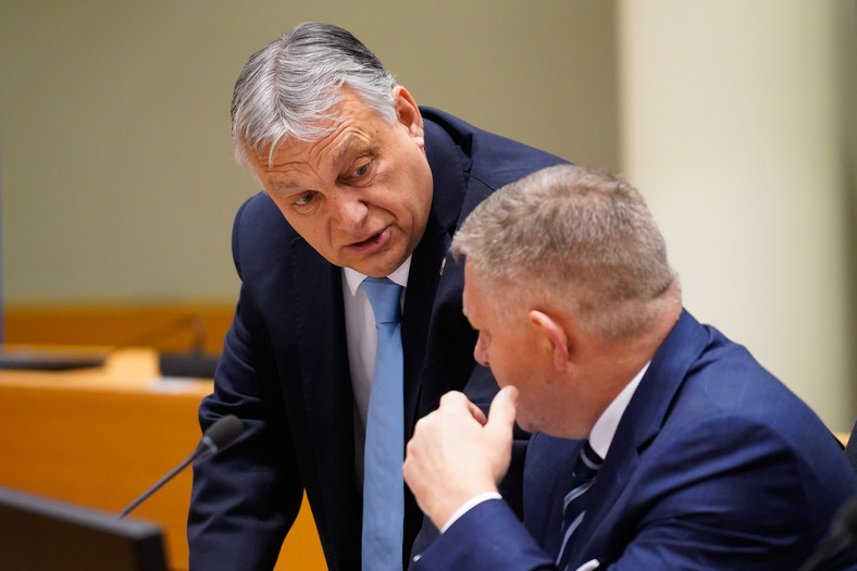Premier Węgier Viktor Orban i premier Słowacji Robert Fico na szczycie Rady UE, 22 marca 2024 r.