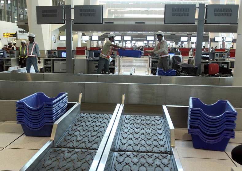 Stanowiska odprawy bagażowej Terminalu 3 będącego częścią Indira Gandhi International Airport w New Delhi