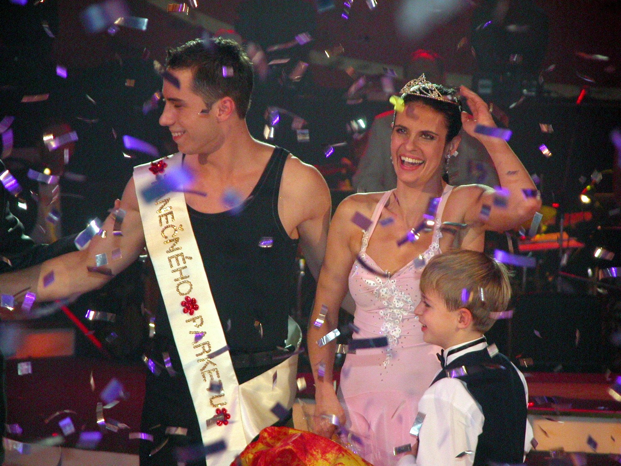 December 2006: Herečka Zuzana Fialová s tanečným partnerom Petrom Modrovským zvíťazili v Let's Dance.