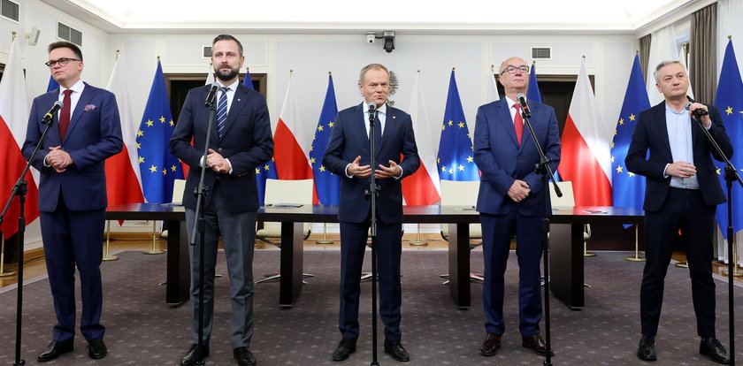 Rekordowa liczba stołków i pensje dla ekipy Tuska. To dzięki "dobrej zmianie"