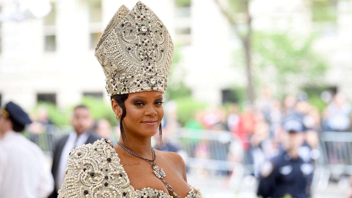 Rihanna będzie miała swój dom mody w Paryżu, a pierwszy pokaz jej autorskiej marki Fenty odbędzie się już 22 maja. Debiut luksusowej marki jest najgorętszym wydarzeniem modowym tego roku. 