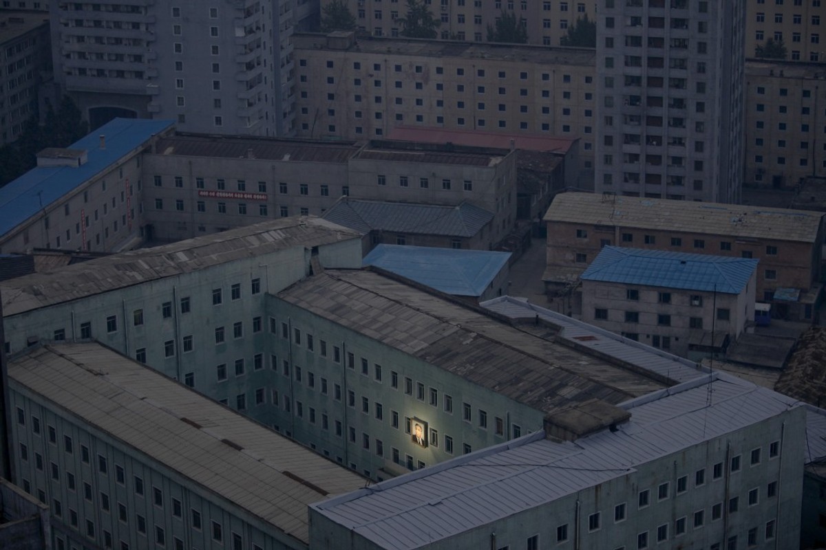 WORLD PRESS PHOTO 2011 Pierwsze miejsce w kategorii "Życie codzienne" (pojedyncze zdjęcie). fot. Damir Sagolj z Włoch "Korea Północna", www.worldpressfoto.org.