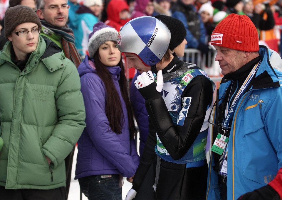 Austria, BAD MITTERNDORF, 2012-01-15T160646Z_01_HPB21_RTRIDSP_3_SKIJUMPING.jpg