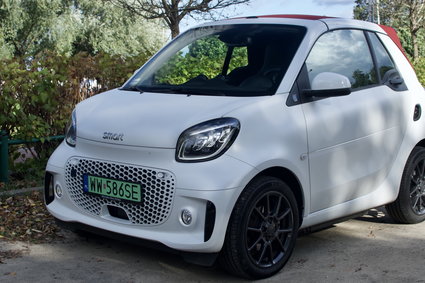 Smart EQ fortwo cabrio. Elektryk, którego można naprawdę polubić, zanim odezwie się głos rozsądku