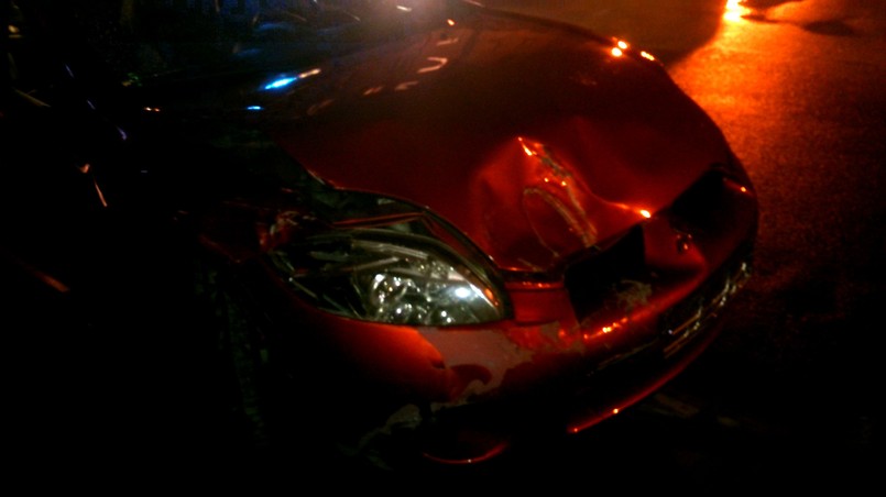 Samochód pijanego sprawcy wypadków na Bemowie w Warszawie