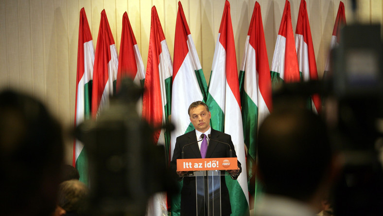 Pragmatyczny Orbán - dokręcił bankom śrubę, wycisnął, a teraz... luzuje