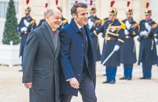 Kanclerz Olaf Scholz i prezydent Emmanuel Macron