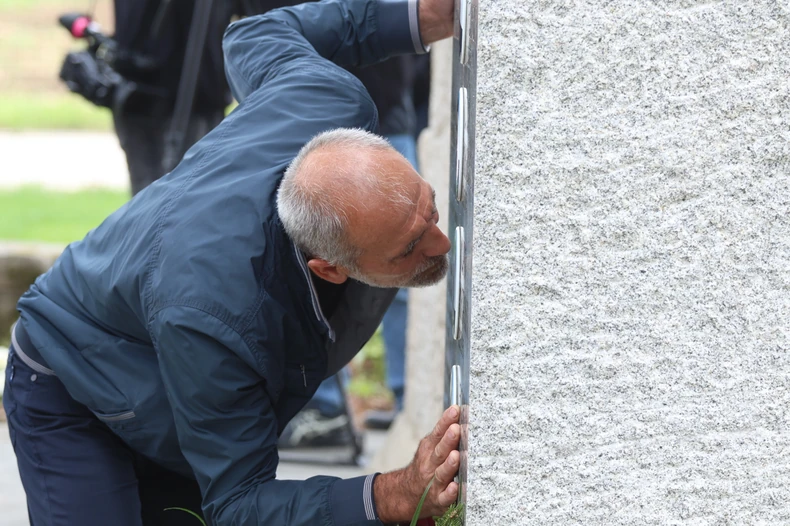 Potresne scene kod spomenika 