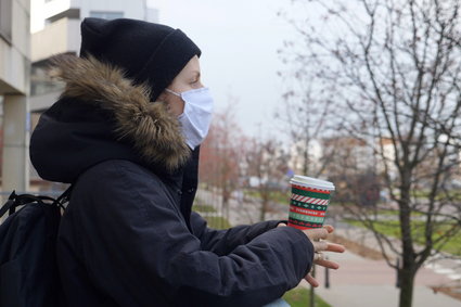 Polacy mają dość pandemii. Wpłynęła m.in. na nasze relacje