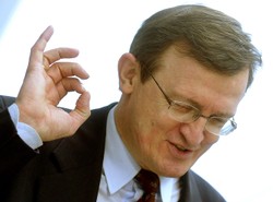 "PiS nie będzie tańczył jak zagra premier"