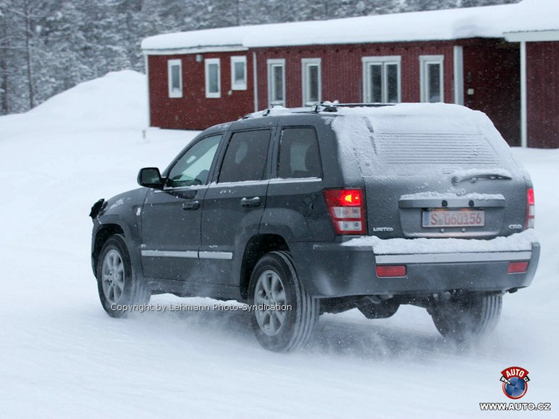 Zdjęcia szpiegowskie: kosmetyczne zmiany dla Jeepa Grand Cherokee CRD