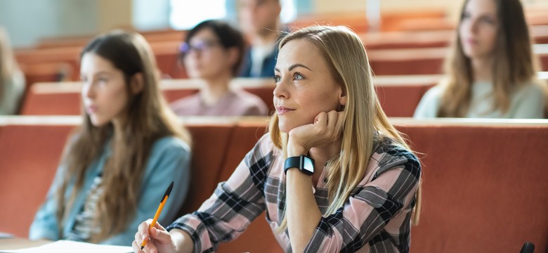 Te kobiety będą musiały stawić się do wojska w 2026 roku. Lista zawodów jest szeroka