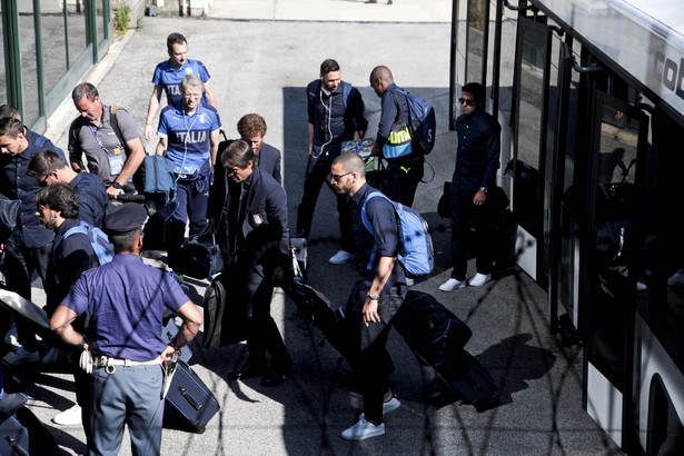 Kbice powitali włoskich piłkarzy na lotnisku w Mediolanie