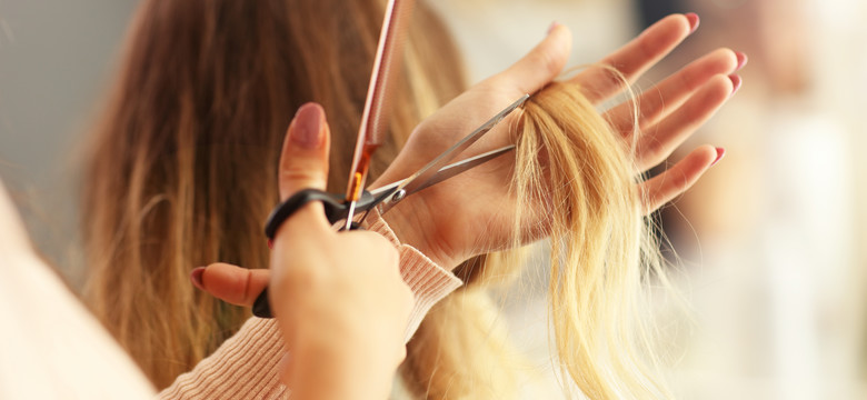 Włosy długie cieniowane – najlepszy sposób na fryzury z objętością