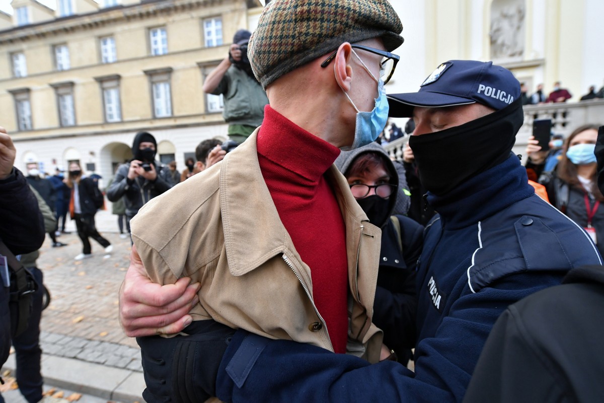 Policja interweniuje podczas protestu przeciwko zaostrzeniu prawa aborcyjnego