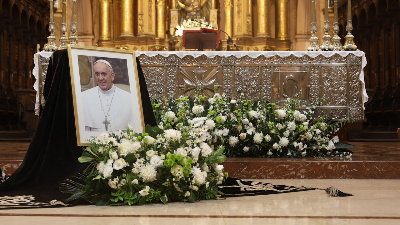 Papież Franciszek nie żyje. Watykan podaje nowe informacje w sprawie uroczystości