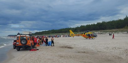 Łańcuch życia na plaży w Karwi. Plażowicze rzucili się na ratunek [ZDJĘCIA]