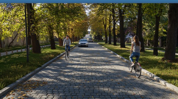 Na ulicy Pawiej pozostanie kostka brukowa. Rowerzyści pojadą po jej gładszej wersji zbliżonej do tej na szpilkostradzie w Rynku