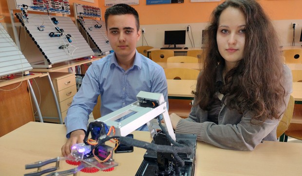 Veljko i Aleksandra Aleksić iz Pukovca kod Niša učenici koji su napravili robota za dezinfekciju prostorija