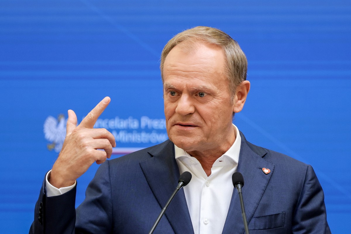Warszawa, 05.06.2024. Premier Donald Tusk podczas konferencji prasowej w siedzibie KPRM w Warszawie, 5 bm. Premier ogłosił rozpoczęcie działań komisji ds. zbadania wpływów rosyjskich i białoruskich w latach 2004–2024. (jm) PAP/Paweł Supernak