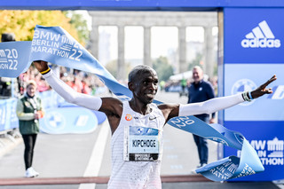 Maraton w Berlinie. Kenijczyk Kipchoge pobił rekord świata
