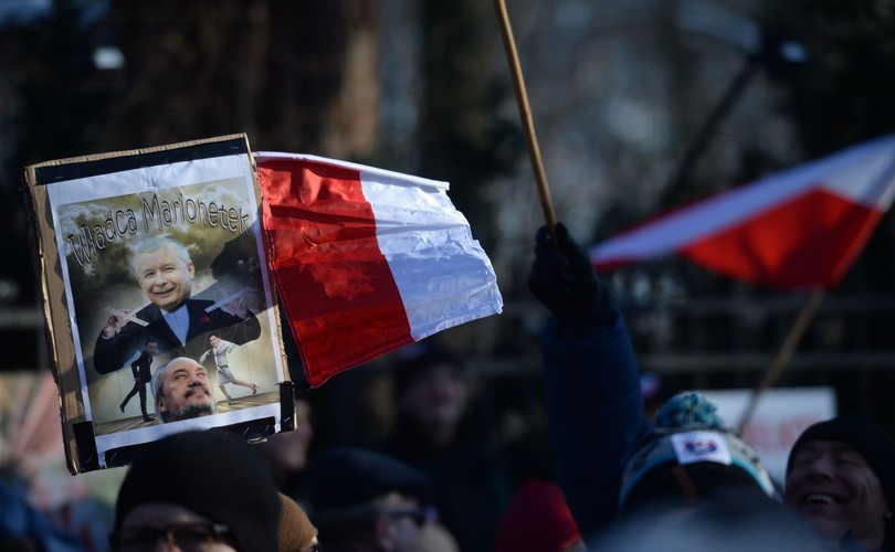 KOMITET OBRONY DEMOKRACJI DEMONSTROWAŁ W WARSZAWIE