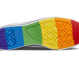 Őrületes lett a Converse Pride kollekció! Ezek a legszebb tornacipők idén!