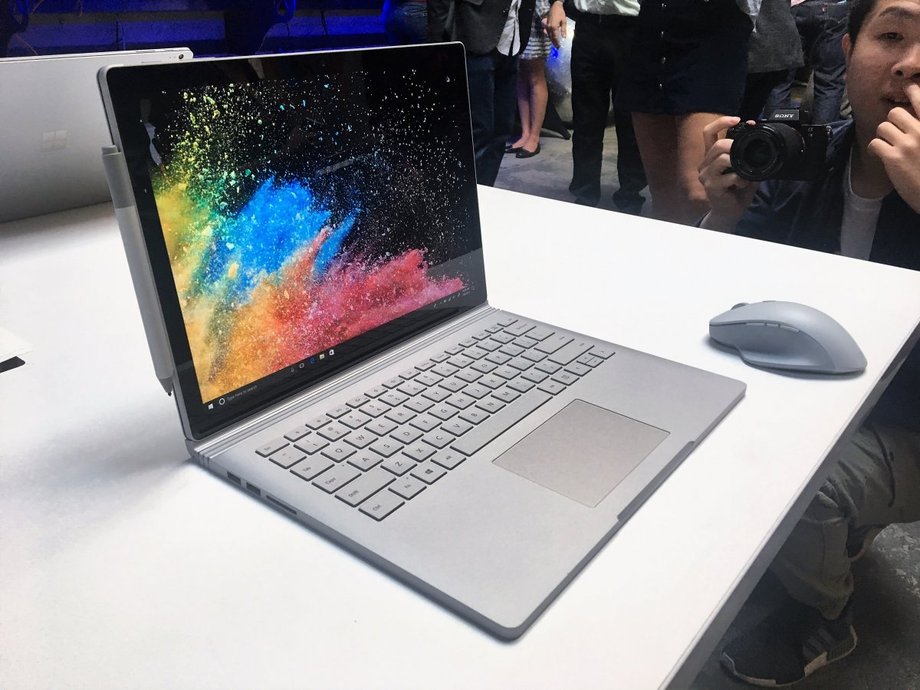 Oto Microsoft Surface Book 2 – najpotężniejszy do tej pory komputer firmy. Microsoft twierdzi, że bateria wystarczy na 17 godzin pracy