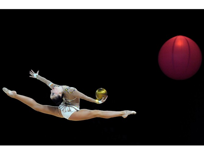 Daria Kondakova podczas Mistrzostw Świata w gimnastyce artystycznej w Montpellier we Francji