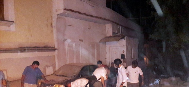 2600 osób bez dachu nad głową po trzęsieniu ziemi na Ischii. Z gruzów strażacy wydobyli trzech żywych chłopców