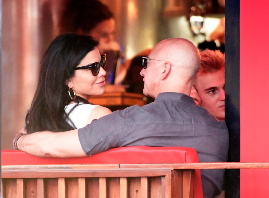 "Ne mogu da skinu ruke jedno s drugog" - Loren Sančes i Džef Bezos