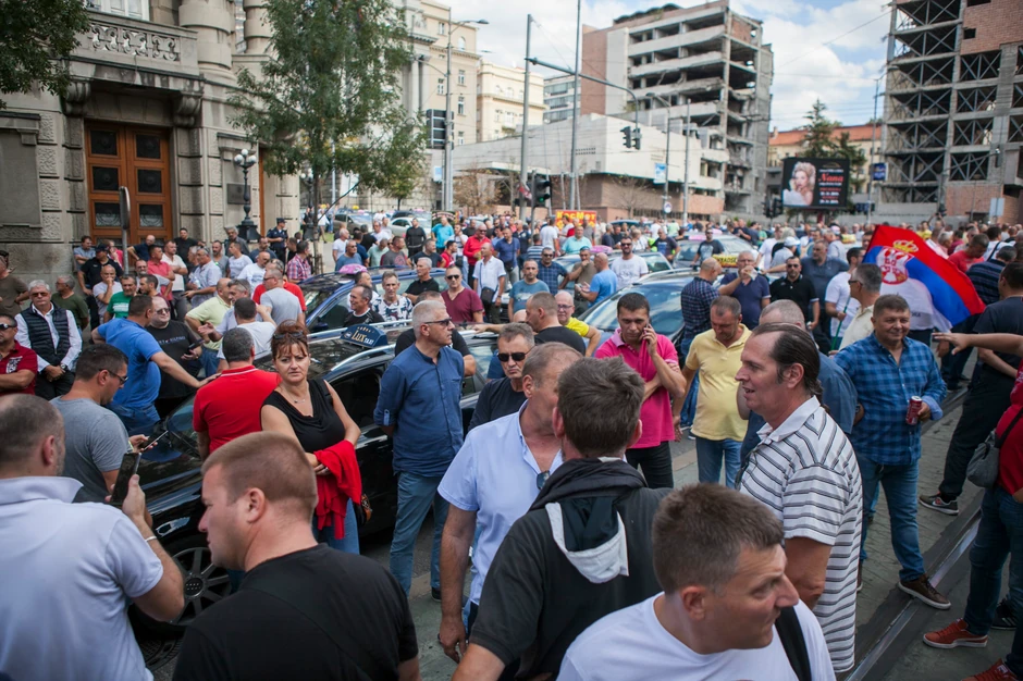 Taksisti ispred zgrade Vlade Srbije