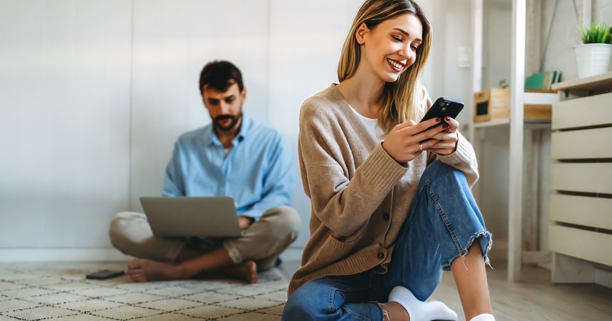 Żyjecie "razem ale osobno"? To znak, iż utknęliście w związku równoległym. Ekspertka radzi, jak go naprawić