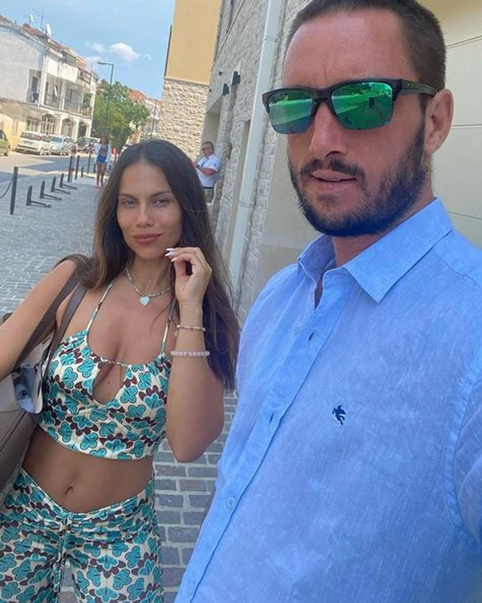 Viktor sa ženom u Crnoj Gori