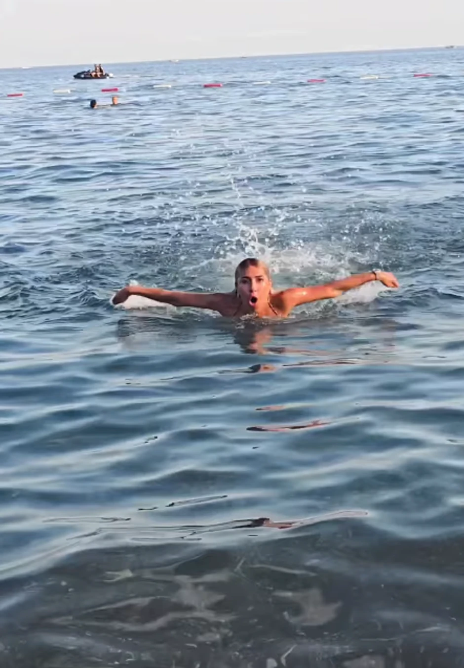 Jovana Jeremić na plaži