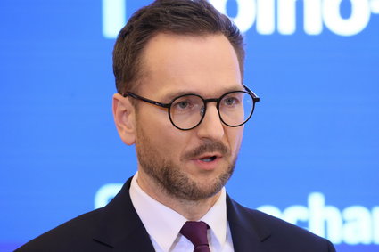 Jak zboże przejedzie przez Polskę? Minister rozwoju tłumaczy, kto zabezpieczy konwój