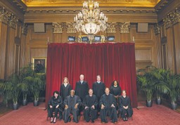 Kontrowersyjne wyroki i skandale. Sąd Najwyższy w USA pod ostrzałem krytyki