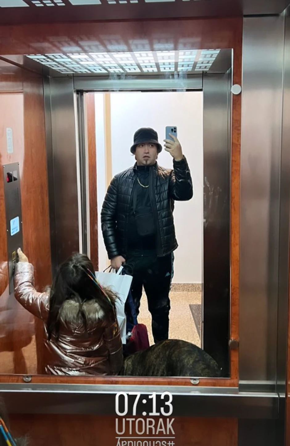 Rasta sa ćerkom u šetnji