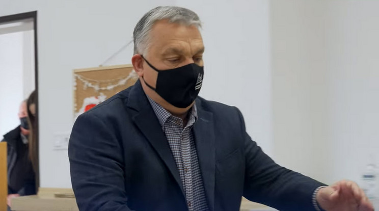 Orbán Viktor óvodában járt, ajándékot vitt a gyerekeknek / Fotó: Facebook