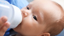 nie podawaj niemowlętom tego mleka. gis ostrzega