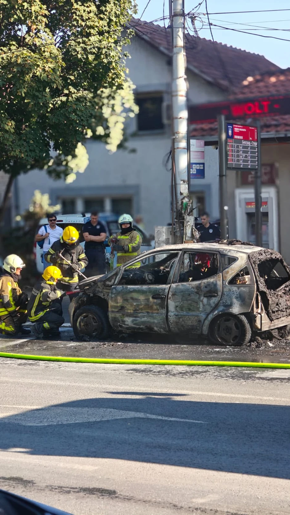 Zapaljen automobil u Zemunu