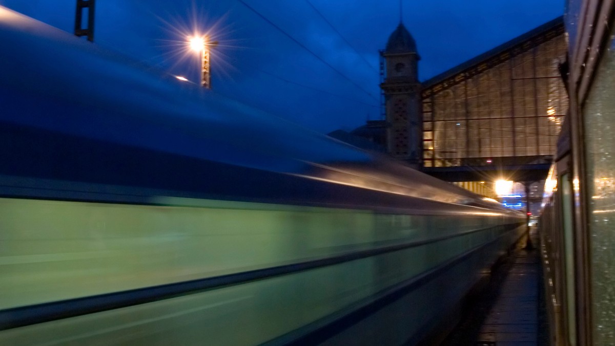 Do zderzenia dwóch pociągów - towarowego i pasażerskiego - doszło w piątek późnym wieczorem na dworcu głównym w Mannheim, na zachodzie Niemiec. Jak poinformował rzecznik miejscowej straży pożarnej, 45 osób zostało rannych.