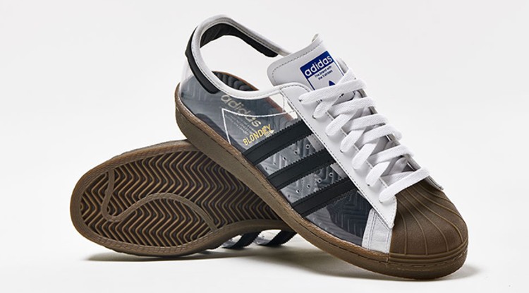 Az adidas Superstar átlátszó verziója olyan menő, hogy mi sem hisszük el