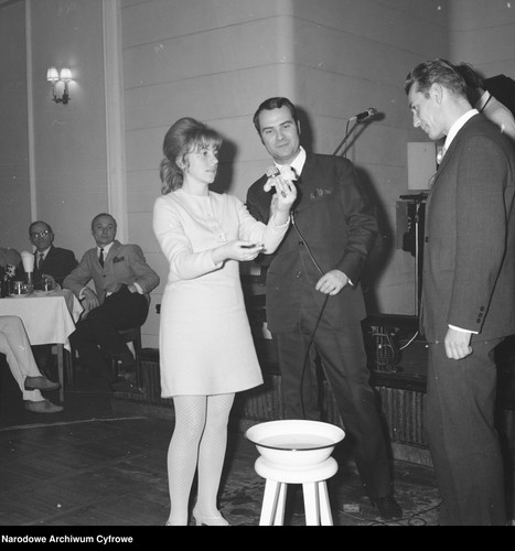 Impreza Andrzejkowa toczyła się wokół tradycyjnych wróżb.