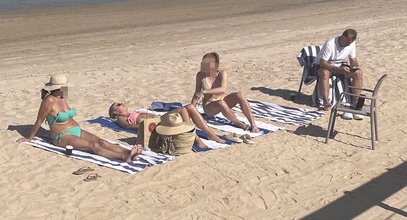 Rodziny kadrowiczów korzystają z uroków Kataru. Na plaży zrobiło się gorąco. Zobaczcie tylko te zdjęcia!