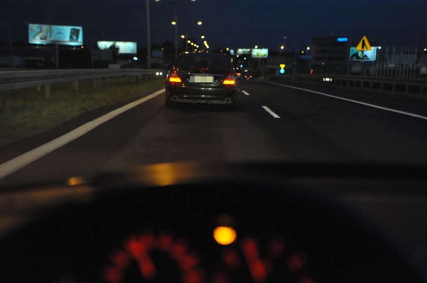 Pawlak pędzi na czerwonym, a Kaczyński 140 km/h! FOTY